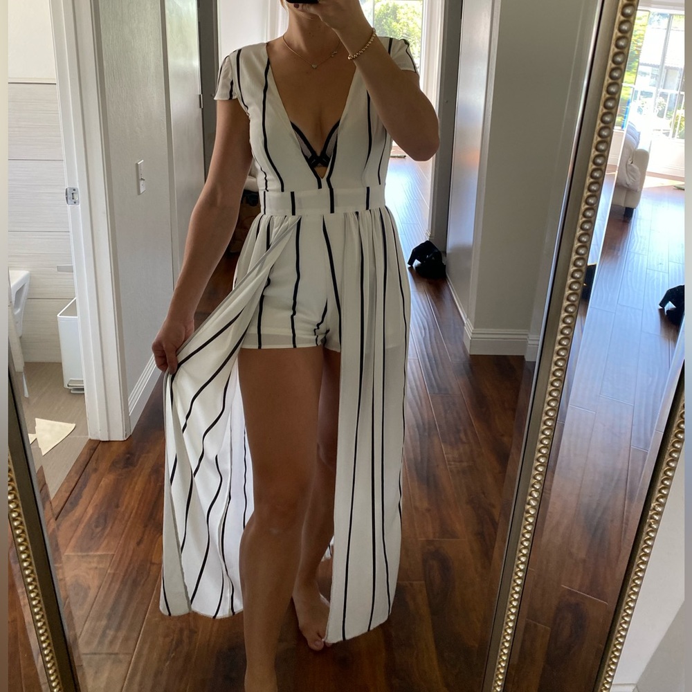 Vertical Stipped Romper. Size S